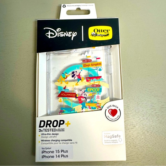 NWT. Disney OtterBox play in the park phone case. - Picture 1 of 11